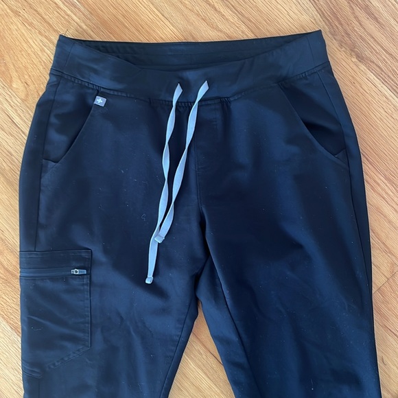 Black FIGS joggers SIZE M - Picture 2 of 7